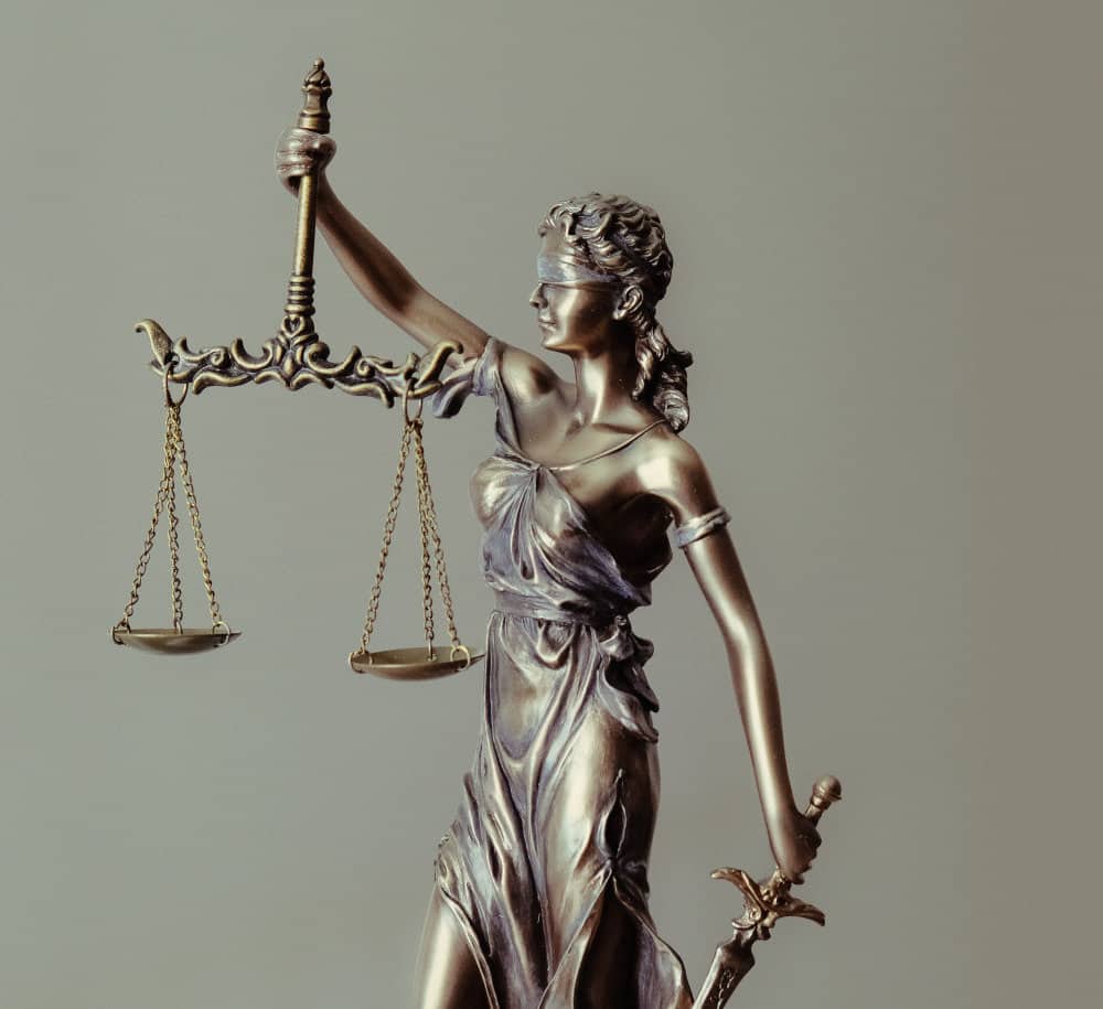 imagen con simbolo de justicia